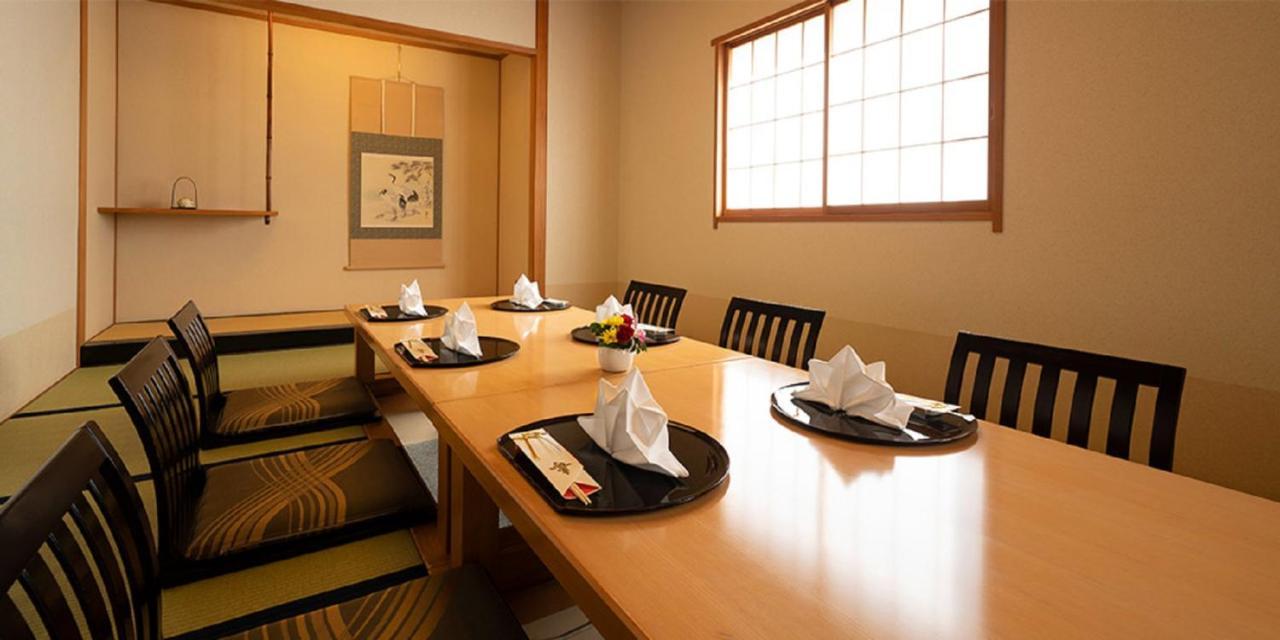 Hotel Associa Тоёхаси Экстерьер фото A traditional Japanese dining room