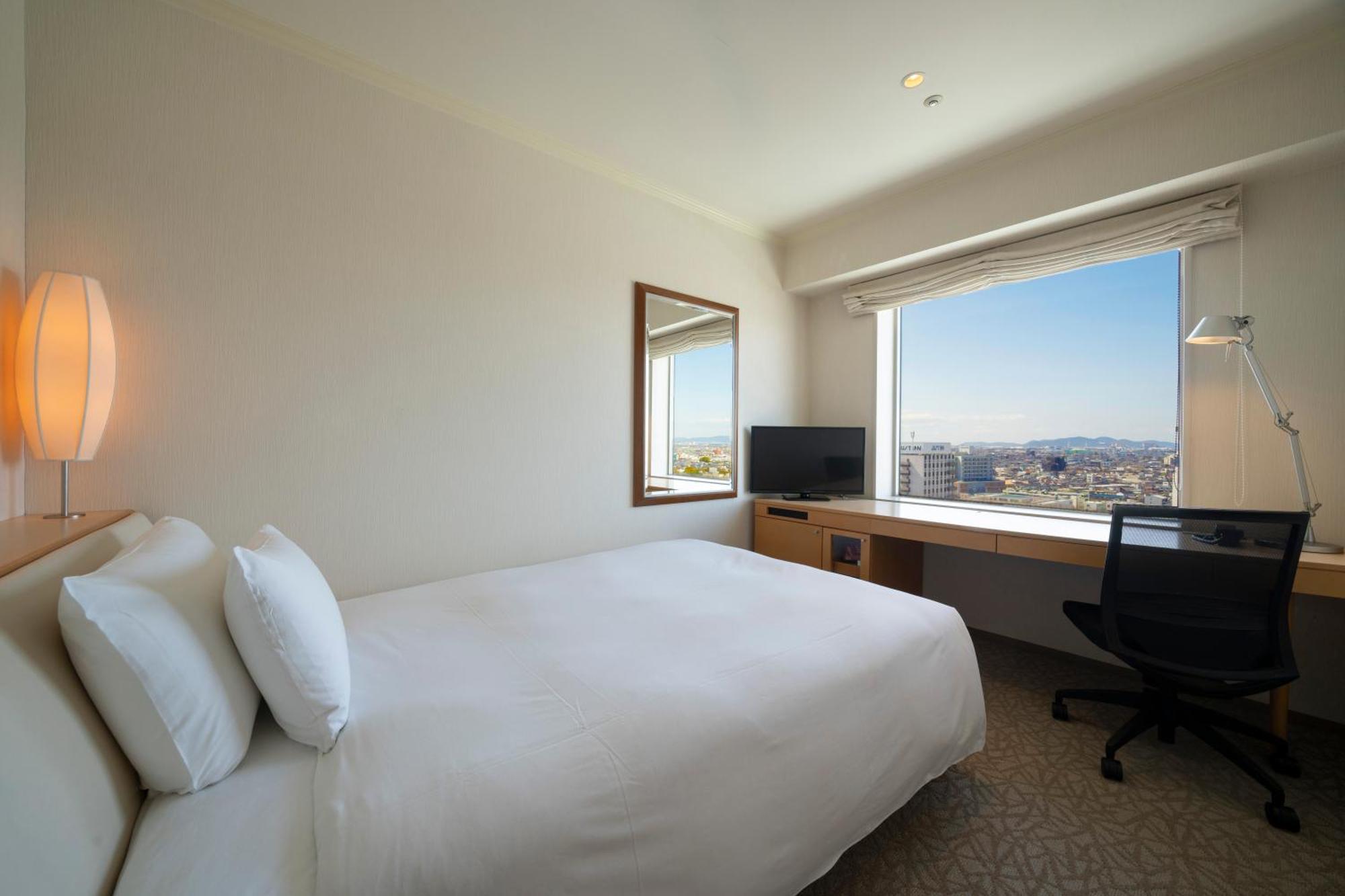 Hotel Associa Тоёхаси Экстерьер фото A room at the hotel
