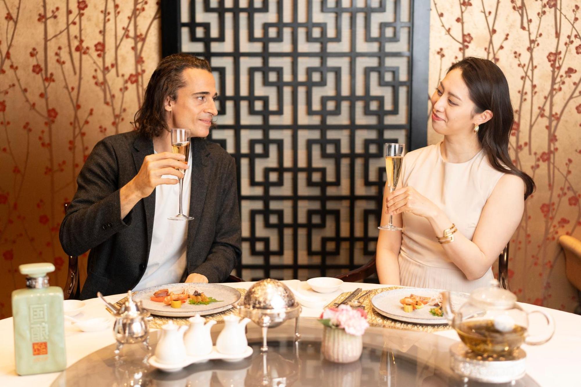 Hotel Associa Тоёхаси Экстерьер фото A couple dining at a restaurant