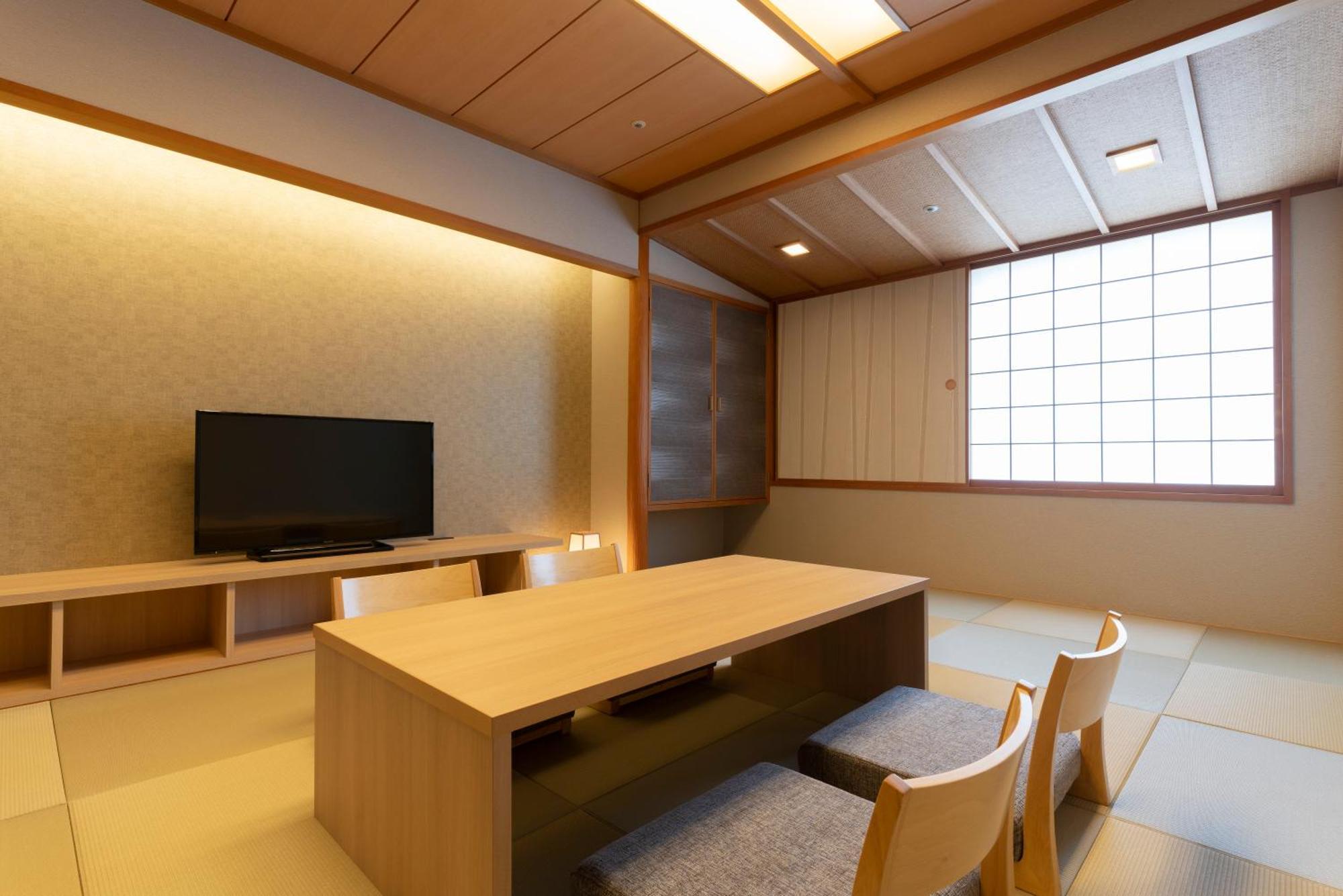 Hotel Associa Тоёхаси Экстерьер фото A room at the Kyoto International Manga Museum